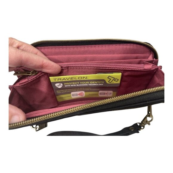 Travelon RFID Blocking Anti-theft Wristlet Clutch Wallet Black Travel NWT - Picture 3 of 4